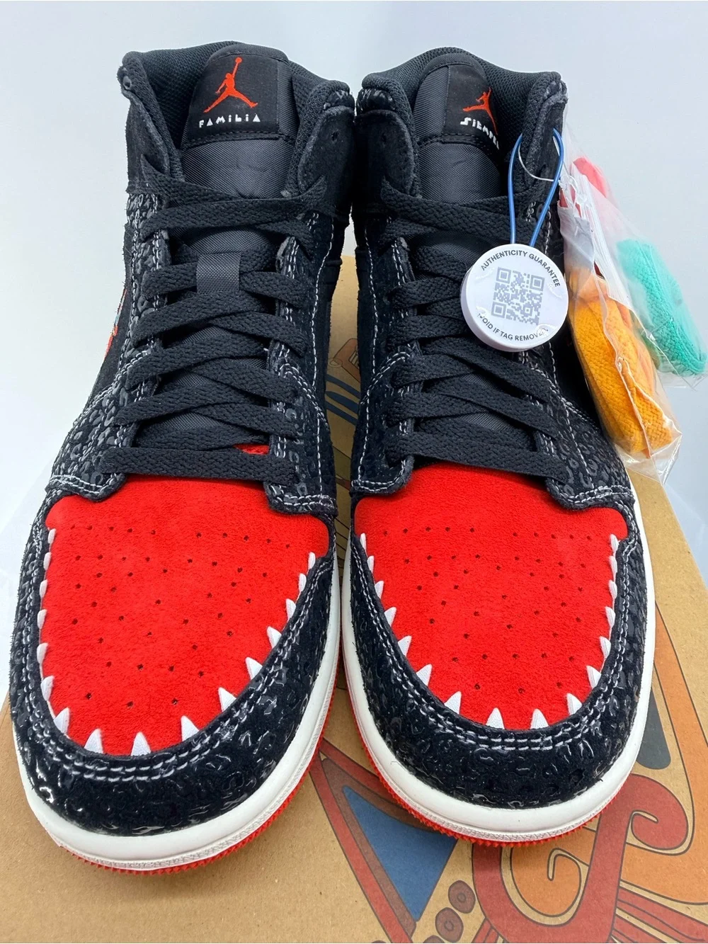 Jordan 1 Siempre Familia size 10M